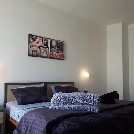 Double Bedroom With Private Bathroom/balcony Near Sea
